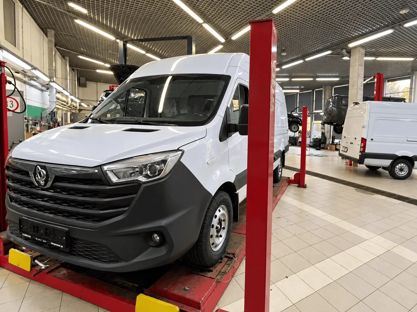 Коммерческий автомобиль SOLLERS в сервисном центре в Беларуси